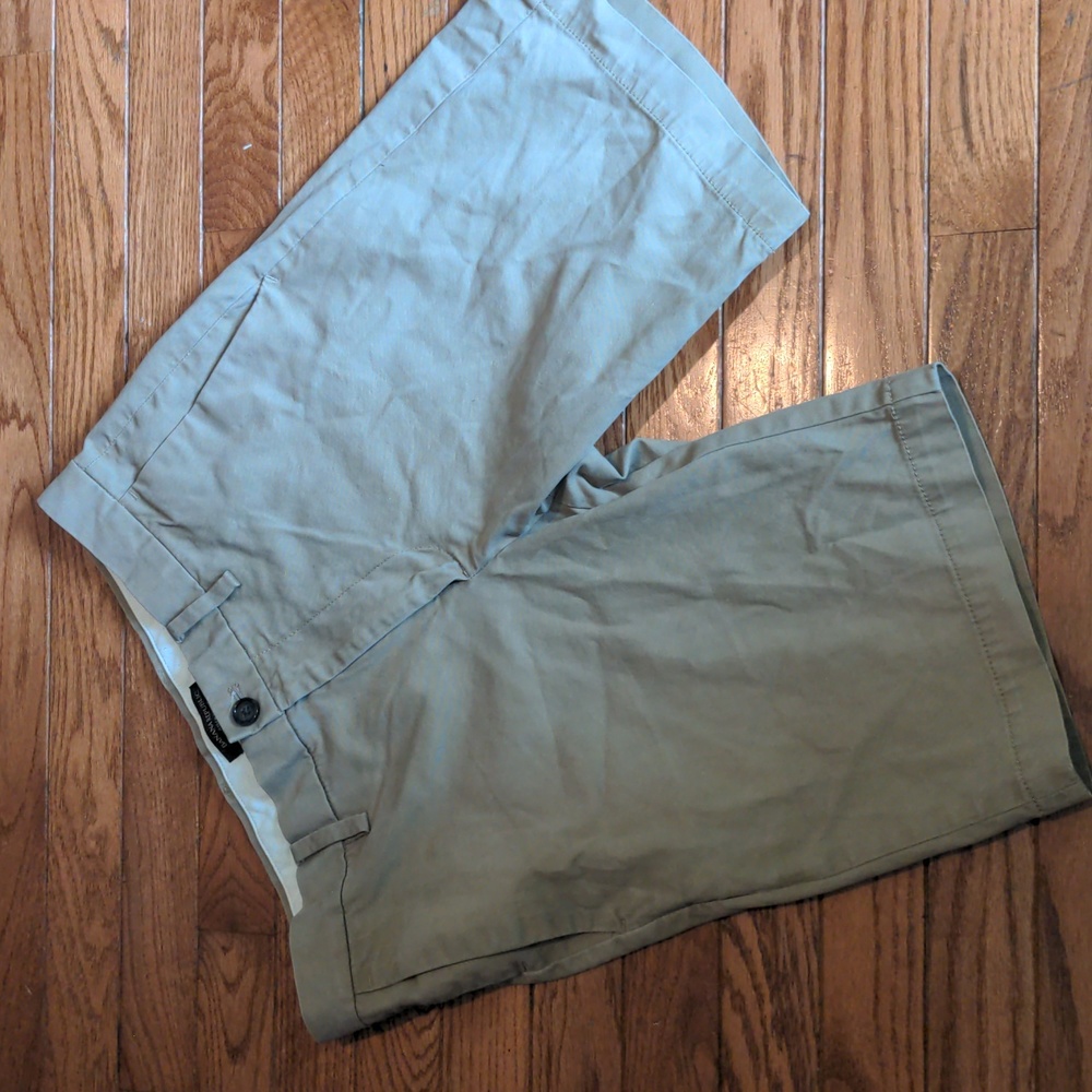 Banana Republic Aiden Short Tan 31 9.5"